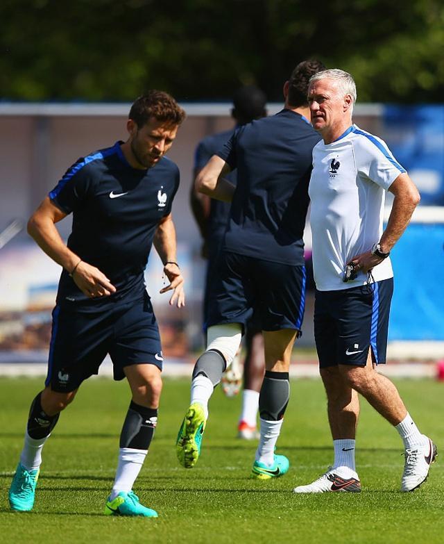 英雄资料-关于阿贾克斯迎法国杯关键赛；转会期临场应变；目标明确；心理建设被强调的信息