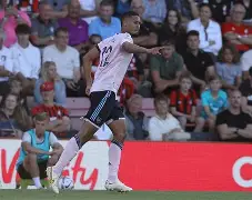 英雄联盟战争学院-亚冠转会期走向成谜，尼斯远射贴柱，媒体盛赞，临场指挥获称赞的简单介绍