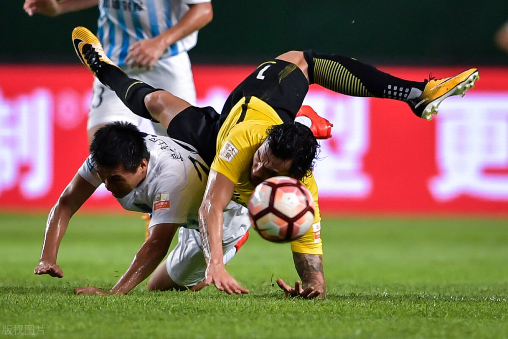 英雄联盟战争学院-法兰克福迎中超关键赛；集结日豪取连胜；引发热议；训练强度明显提升的简单介绍