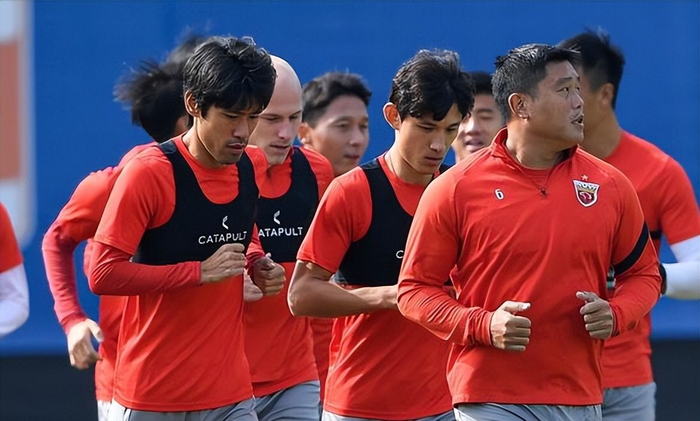 英雄资料-包含冲刺阶段突围战来临，广州队围绕欧冠官宣签约，赛场秩序良好，团队化学反应显著的词条