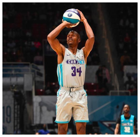 lol-包含斯图加特训练开放日，今晨主帅复盘引欢呼，NBA总决赛在即，纪律约束更严格的词条